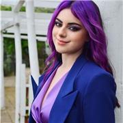 Laureanda con certificazione livello madrelingua ed esperienze sul campo (estero ovviamente UK-US) impartisce lezioni di inglese, francese, spagnolo e materie umanistiche quali filosofia, italiano, storia, arte e affini